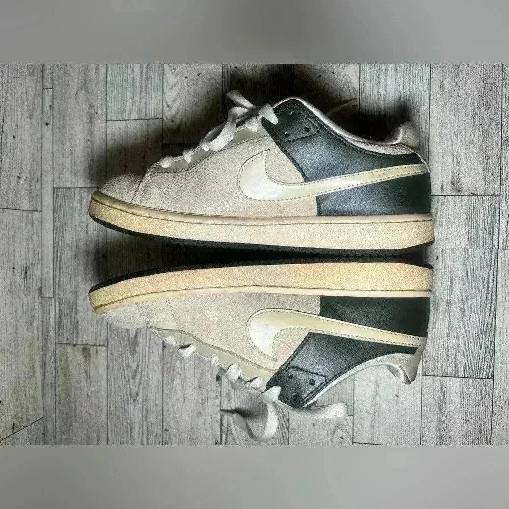 Nike Kobe Zoom Air Low Top Sneakers
Youth Size 6.5Y (US) | - Picture 2 of 10